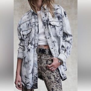 NWOT We The Free Lovestruck Shacket  Acid Washed Blue Snaps Denim Oversized  S